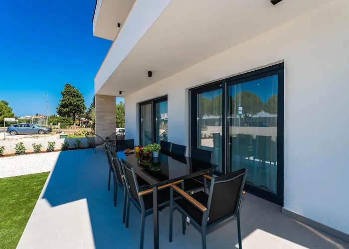 Villa Palazzo By Belmont Realty