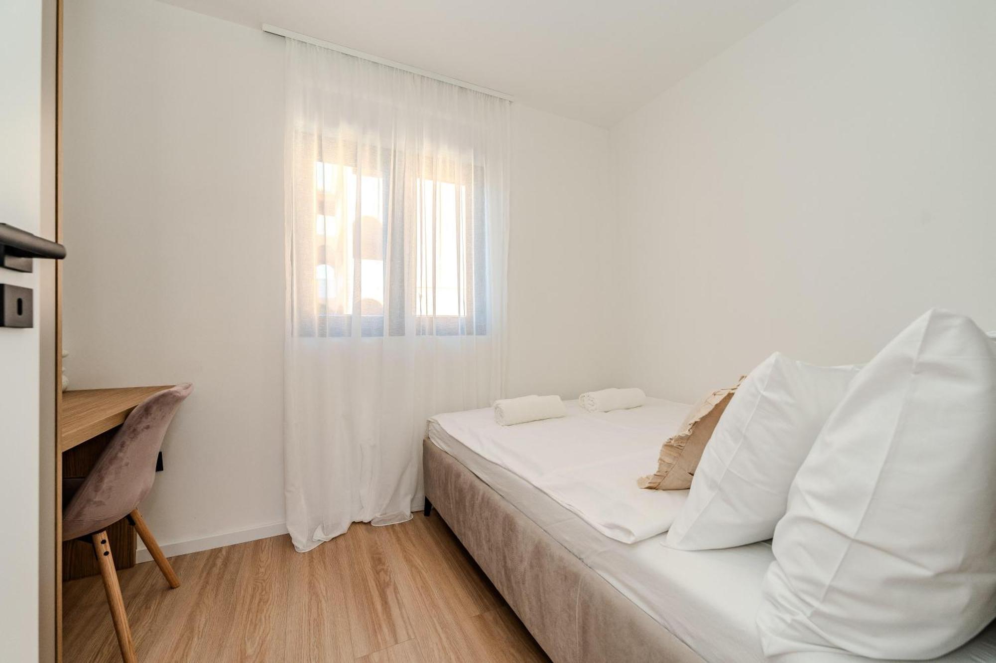 Villa Palazzo By Belmont Realty *